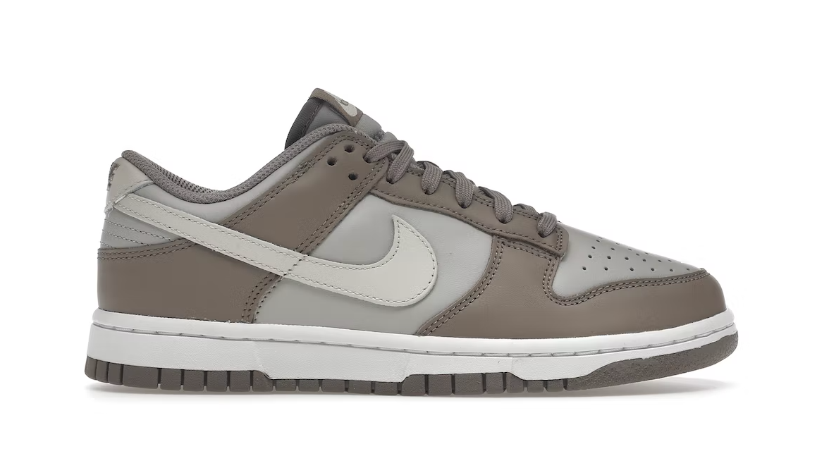 Dunk Low Bone Beige - Trinity Sneakers